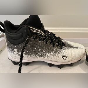 Boys Youth Cleats Size 5Y